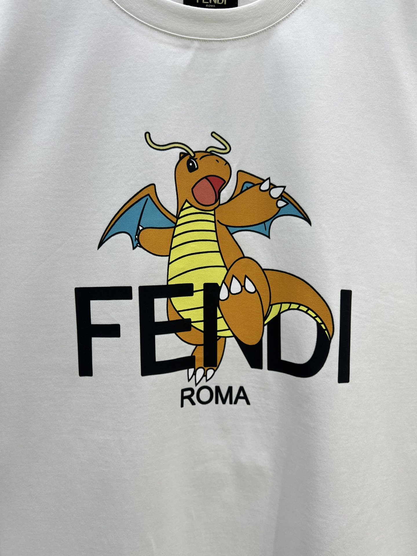 新作到着!! フェンディｔシャツスーパーコピー 男女を問わず着用可能 エッセンス_4