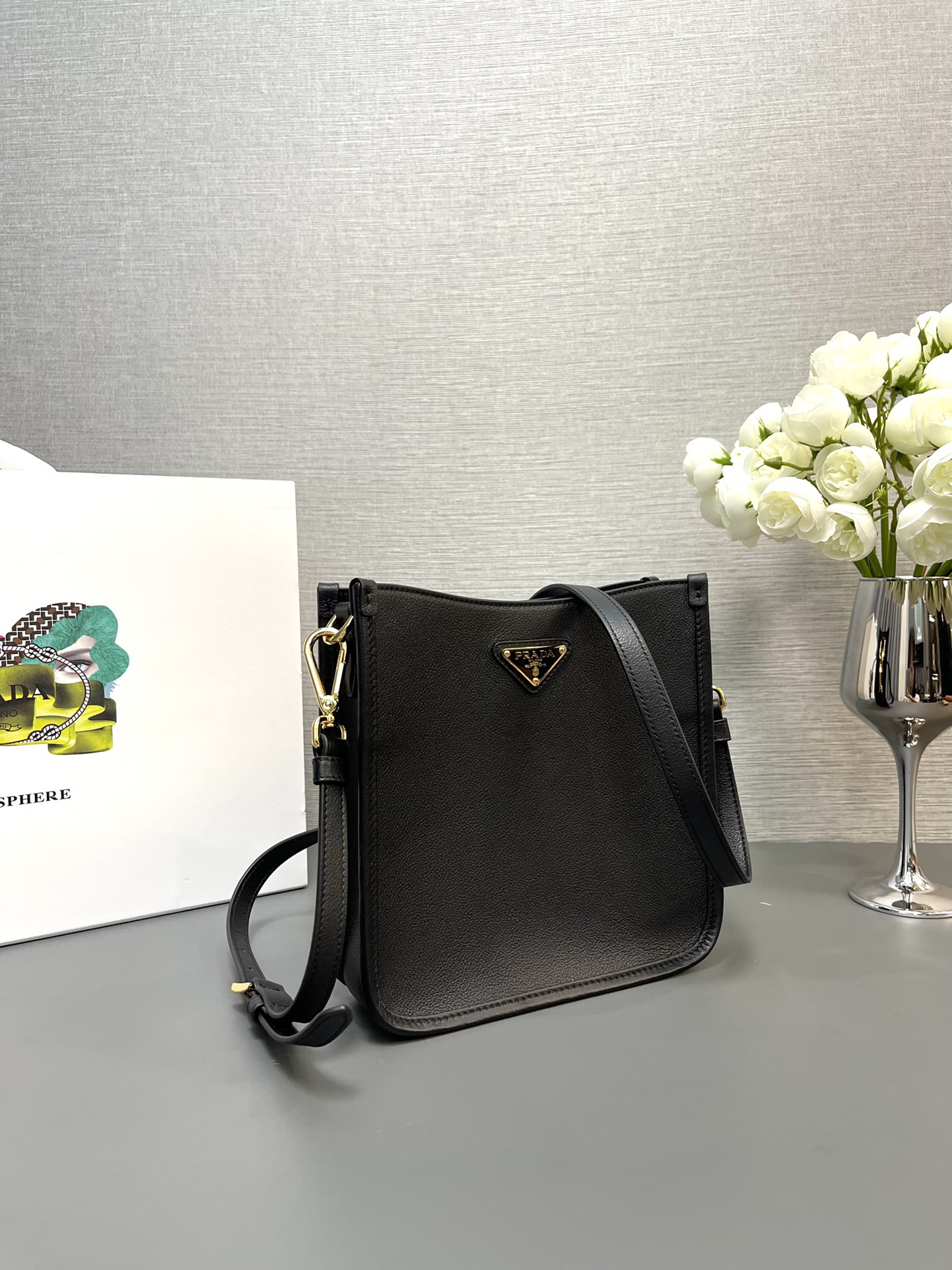 海外でも若者たちに大人気な結婚式 プラダのバッグコピー トート 取り外し可能なショルダーストラップ_2