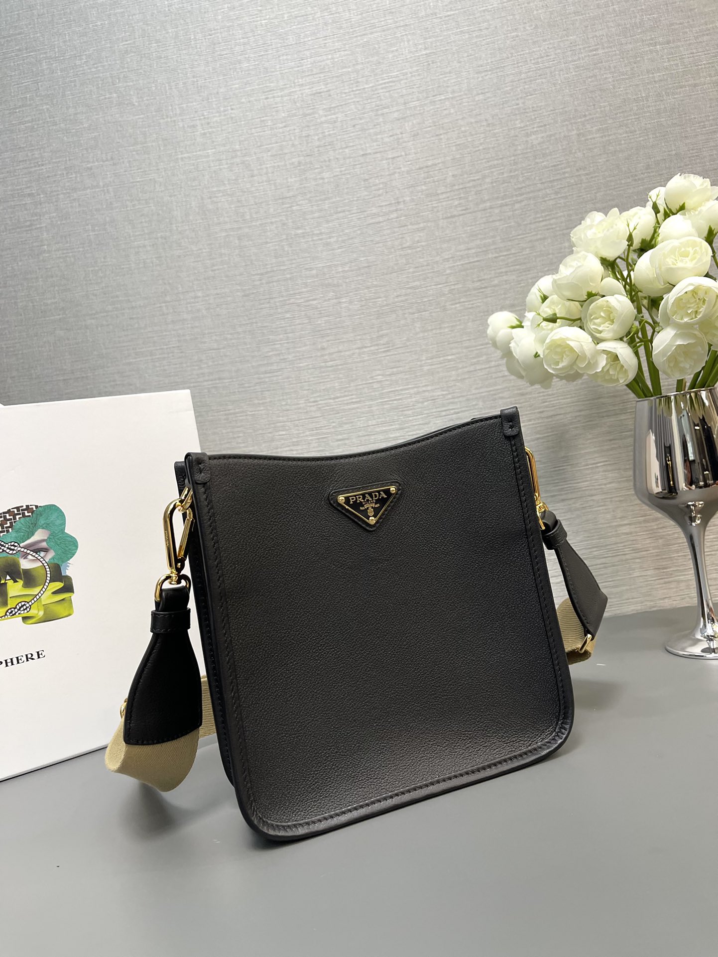 海外でも若者たちに大人気な結婚式 プラダのバッグコピー トート 取り外し可能なショルダーストラップ_3