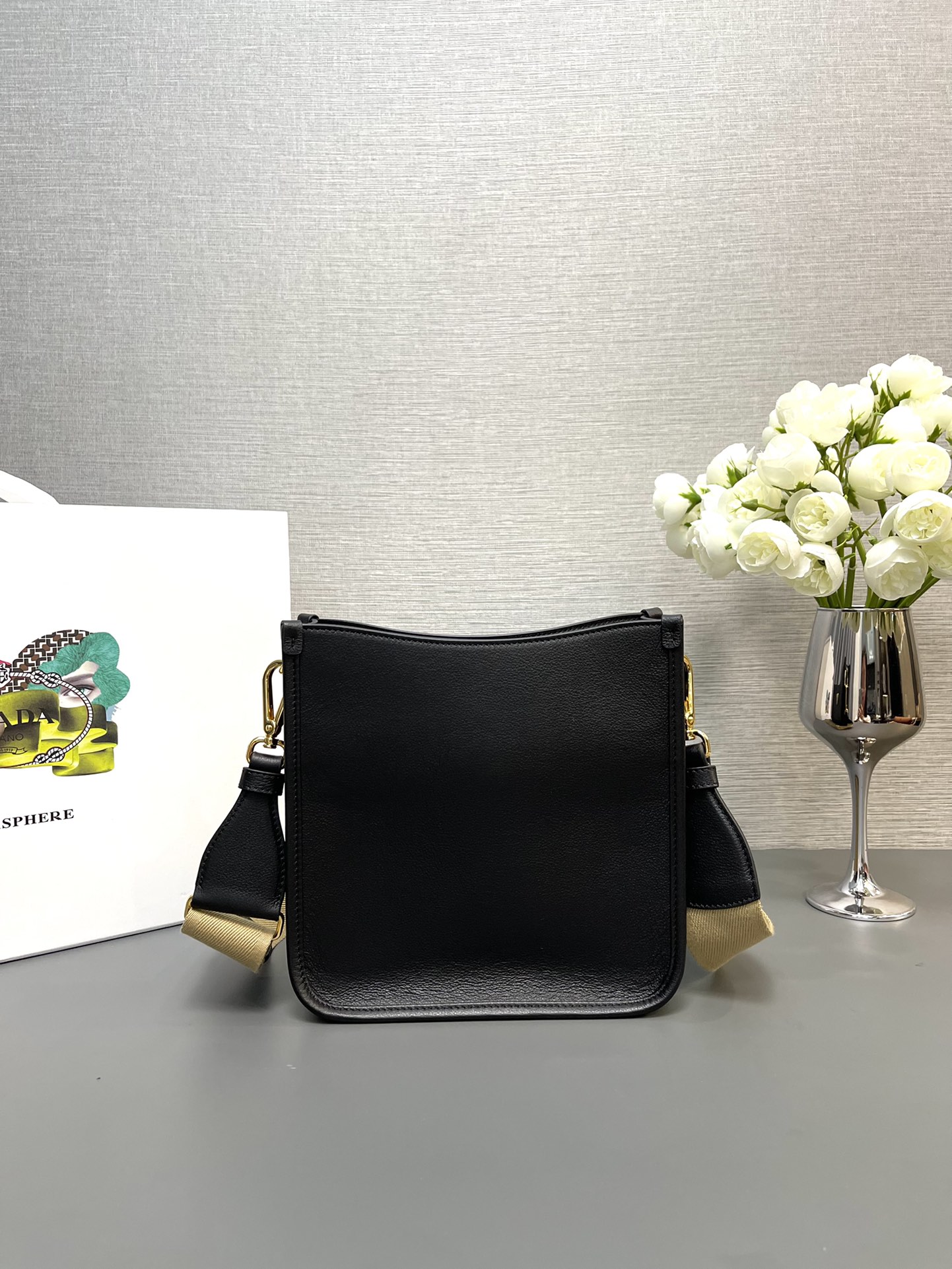 海外でも若者たちに大人気な結婚式 プラダのバッグコピー トート 取り外し可能なショルダーストラップ_4