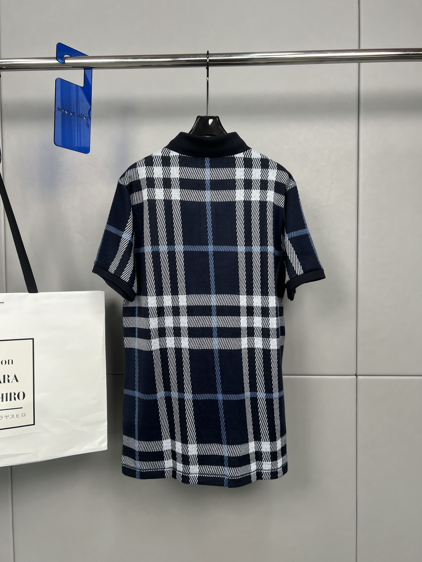 お洒落度をアップさせるバーバリーおすすめtシャツコピー 優雅な雰囲気 幅広いシーン_5
