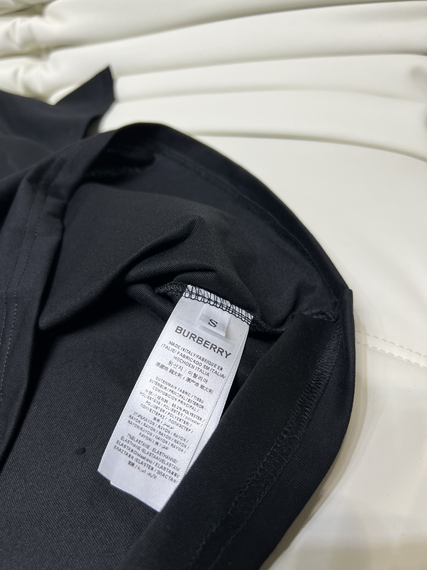 一番旬になるバーバリーコーデtシャツコピー 上質な素材 幅広いスタイルにマッチ_5