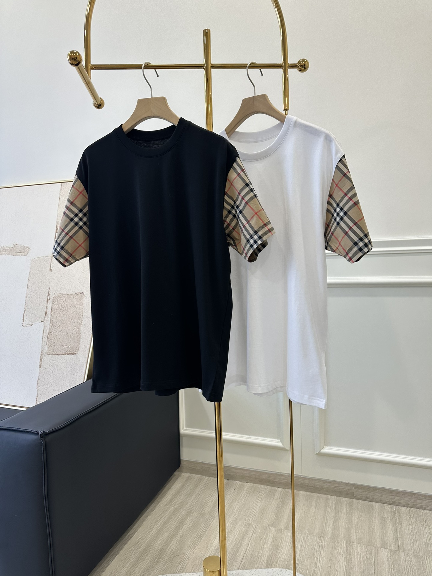 センスを格上げ公式バーバリーtシャツ偽物 コットン素材 快適で通気性抜群_1