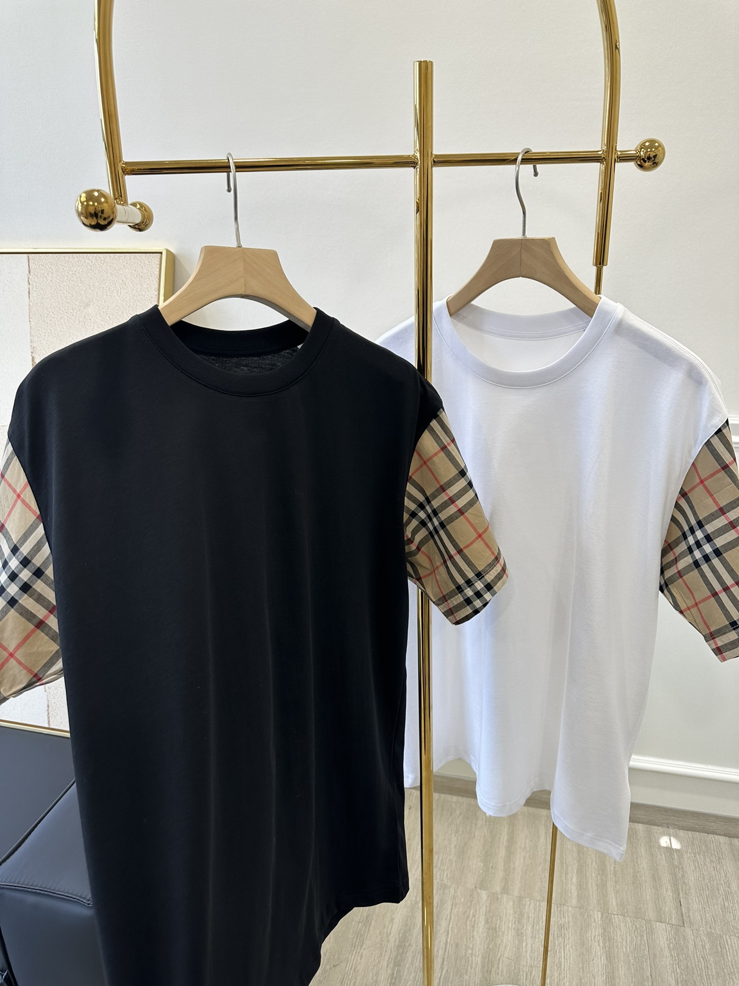 センスを格上げ公式バーバリーtシャツ偽物 コットン素材 快適で通気性抜群_4