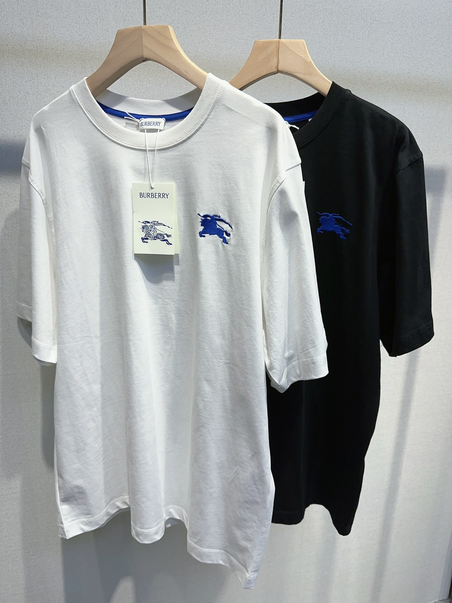 最安値に挑戦レディースバーバリー tシャツ スーパーコピー おしゃれ ゆったりとしたシルエット_1