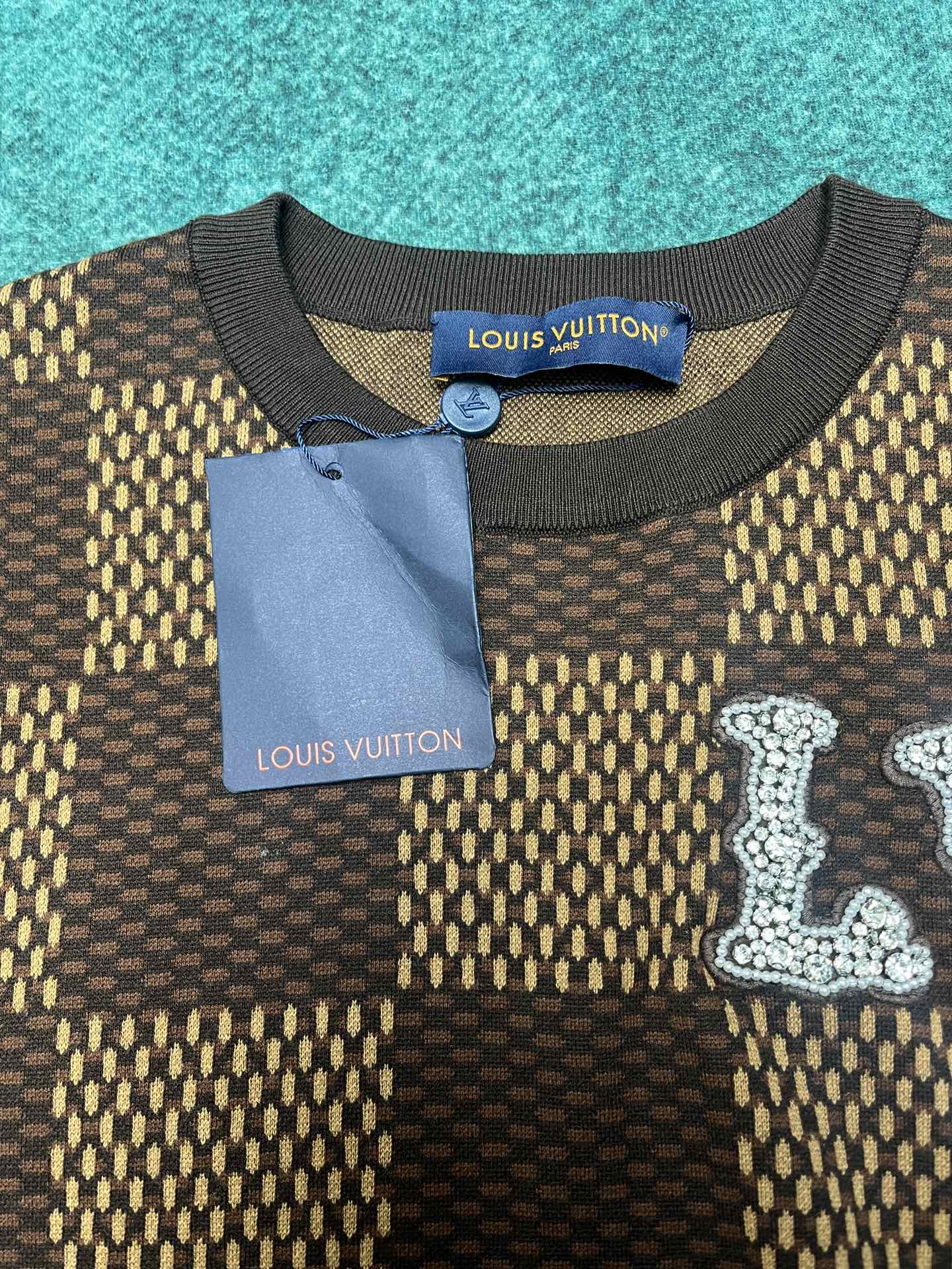 有名人の愛用品ルイヴィトン サイズ感 tシャツ偽物 上質な素材 幅広いスタイルにマッチ_3