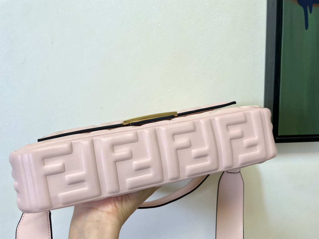 激安セール美品フェンディ 鞄 レディーススーパーコピーバゲットシリーズ FFエンボスデザイン_4
