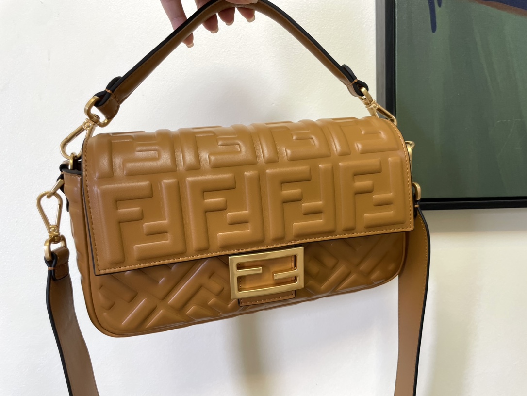 激安 上品フェンディ カバン コピーバゲットシリーズ FFエンボスデザイン_2