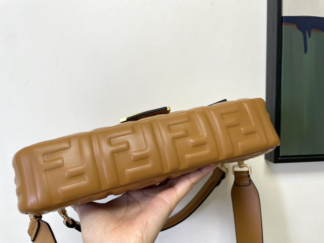 激安 上品フェンディ カバン コピーバゲットシリーズ FFエンボスデザイン_3