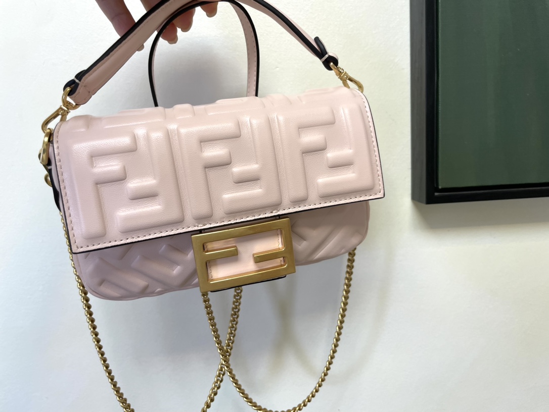 【先行予約】激安一番安いフェンディ バッグスーパーコピーバゲットシリーズ FFエンボスデザイン_5