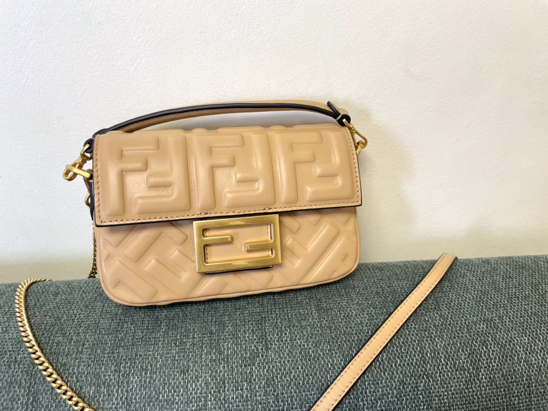多色可選  爆買い カバン フェンディ偽物バゲットシリーズ FFエンボスデザイン_1