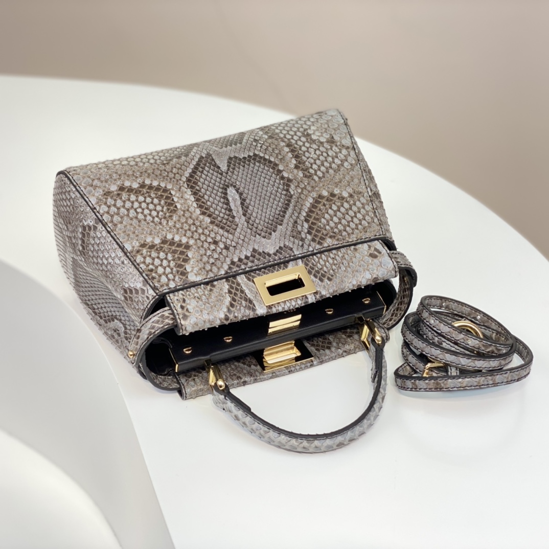 注目度の高いfendi カバン ショルダーコピーミニサイズ パイソンレザー_6