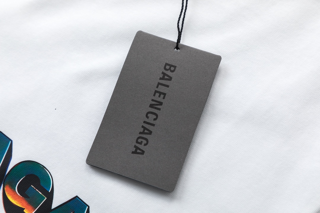 高級感を演出するバレンシアガ イランシアガ tシャツスーパーコピー 柔らかいコットン生地 モード感_5