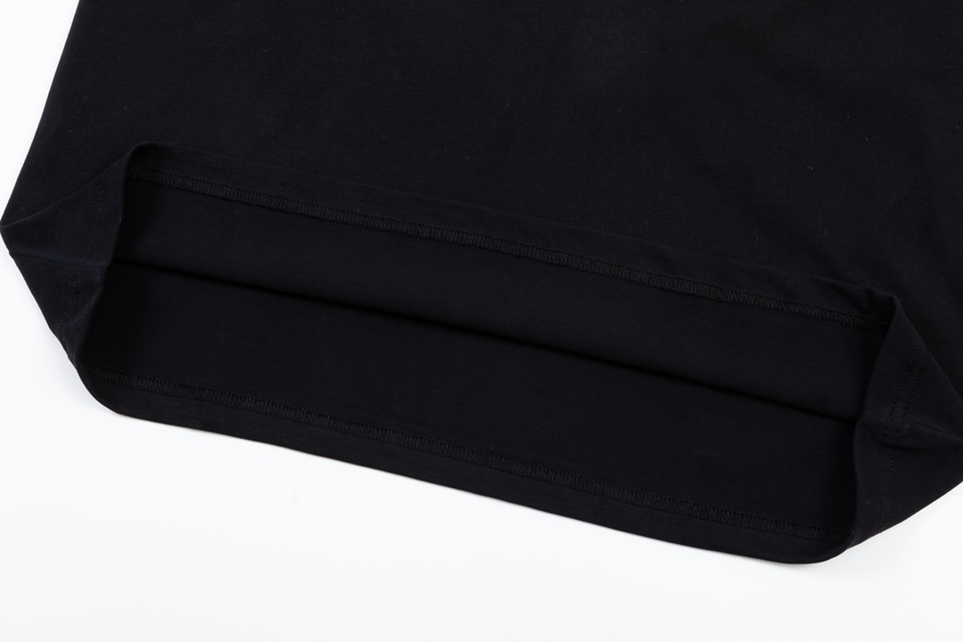 注目度の高いバレンシアガ   tシャツn級品 トレンド感満載 ゆったりとしたフィット感_4