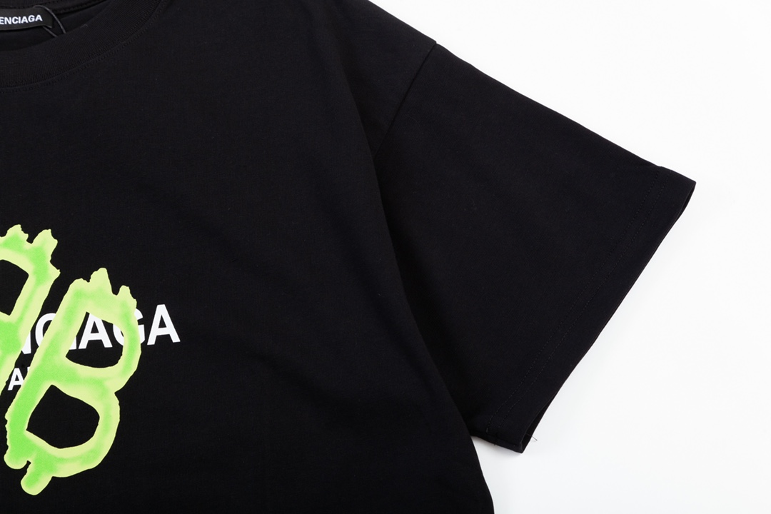 注目度の高いバレンシアガ   tシャツn級品 トレンド感満載 ゆったりとしたフィット感_5