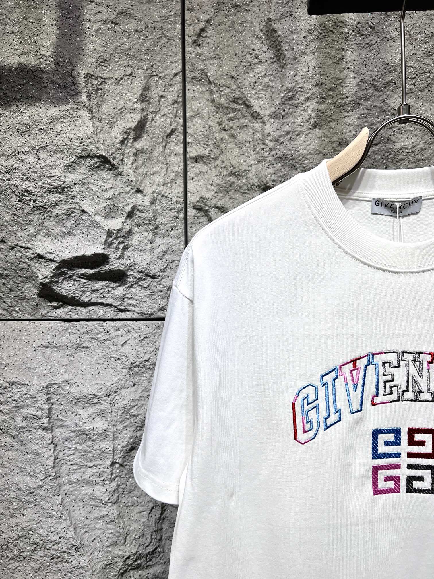 人気アイテムジバンシィtシャツ偽物 繊細な質感 リラックスフィット 男女兼用_4