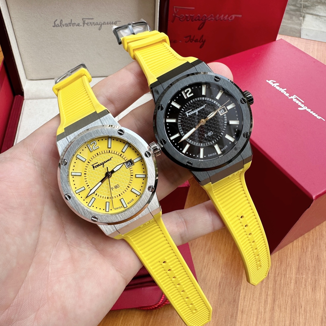 激安セール美品Ferragamo時計スーパーコピー 防眩サファイアクリスタル 100m防水機能_2
