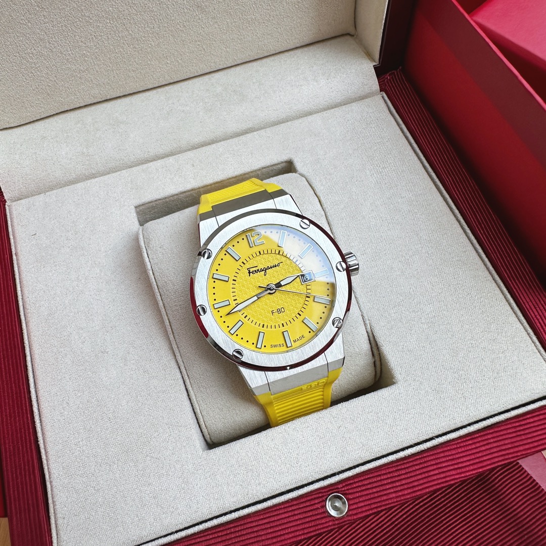 激安セール美品Ferragamo時計スーパーコピー 防眩サファイアクリスタル 100m防水機能_4