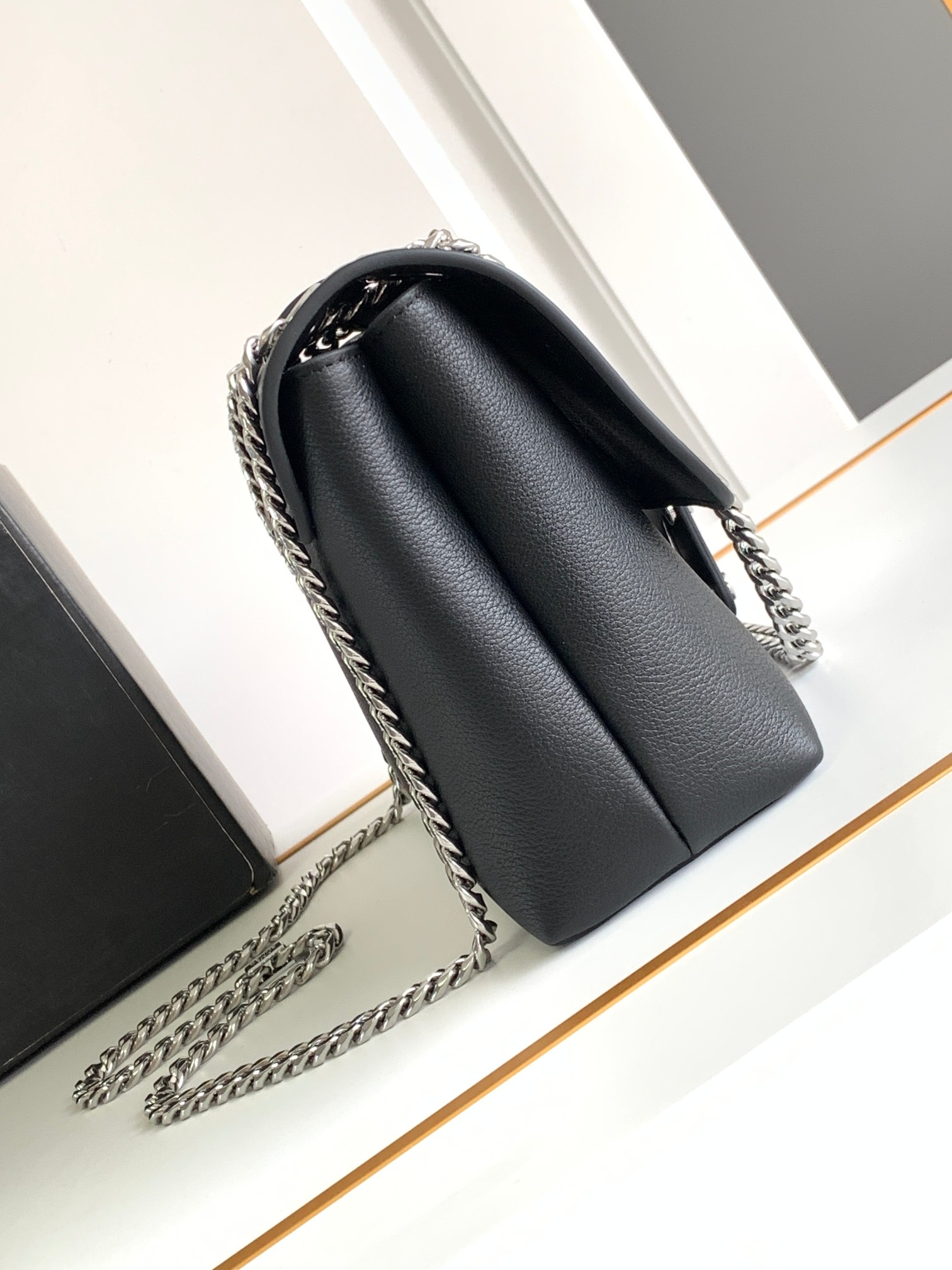 ＜期間限定＞セリーヌ　金具　バッグ n級品VICTOIREシリーズ パターンレザー 高品質なレザー_2