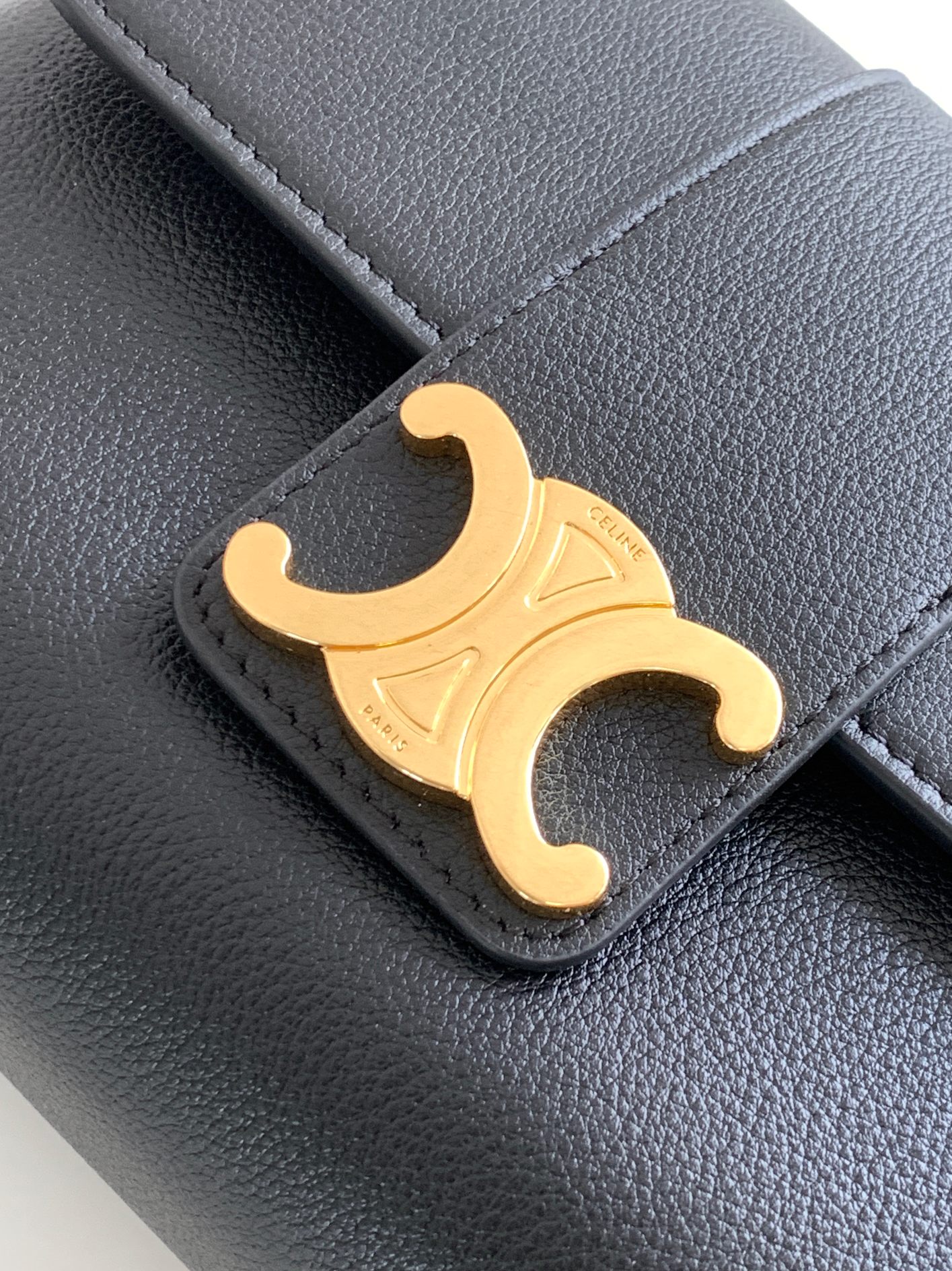 愛用率高いブランドセリーヌ定番　カバンコピー高品質なレザー ショルダーバッグ_4