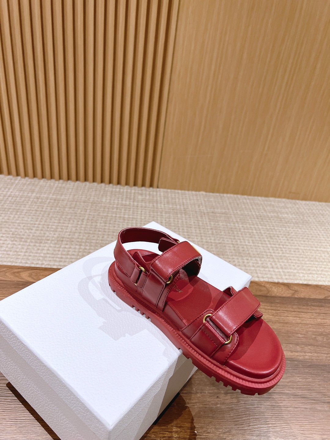 人気アイテムディオールセールサンダルn級品 快適なカスタムソール エレメント_3