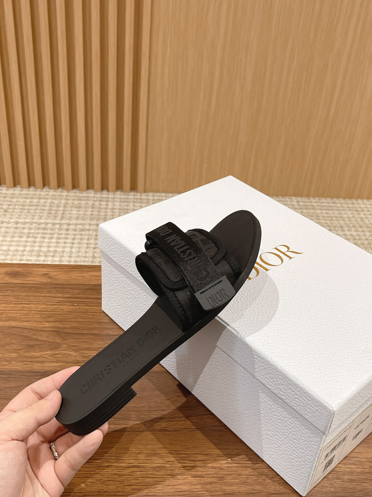 店舗で人気満点ディオール新作シューズ偽物 快適なソール エレメント スタイリッシュ_2