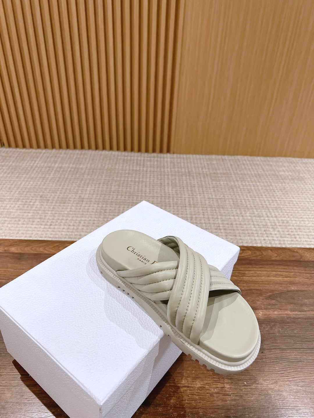 驚きの破格値人気のディオールサンダルn級品 快適なカスタムソール エレメント_3