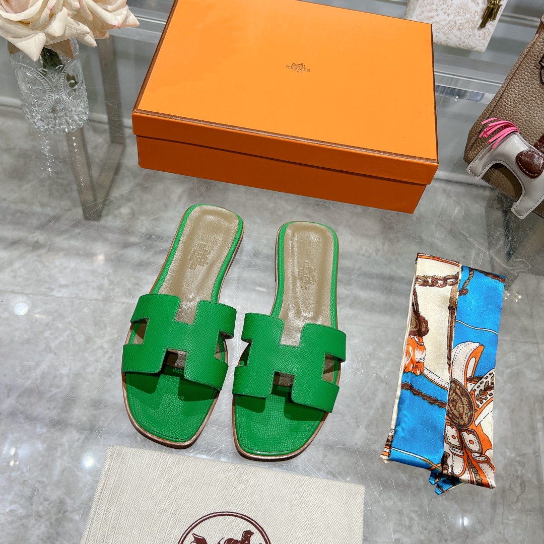 店舗で人気満点エルメスサンダル アウトレット偽物アッパーは牛革 イタリア製の牛革ソール_1