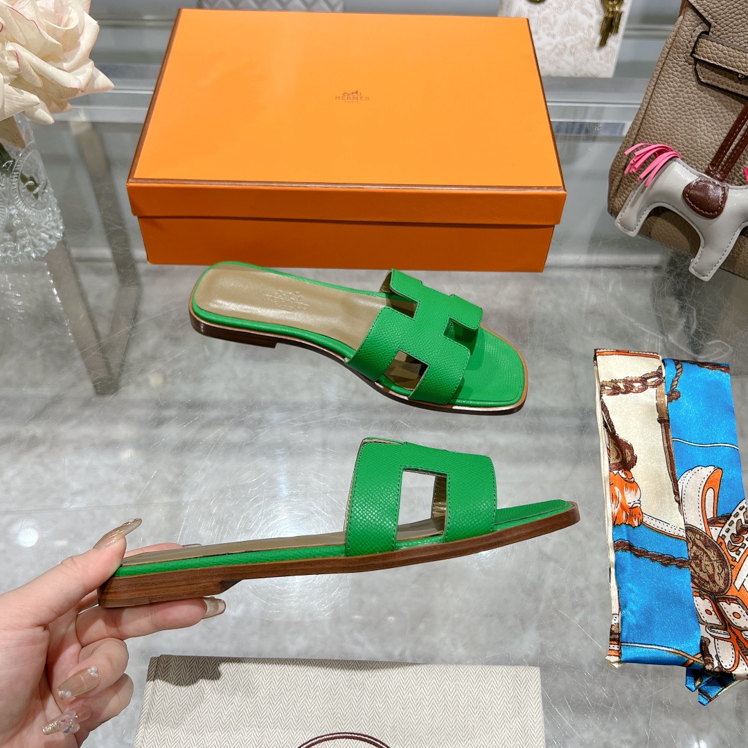 店舗で人気満点エルメスサンダル アウトレット偽物アッパーは牛革 イタリア製の牛革ソール_5