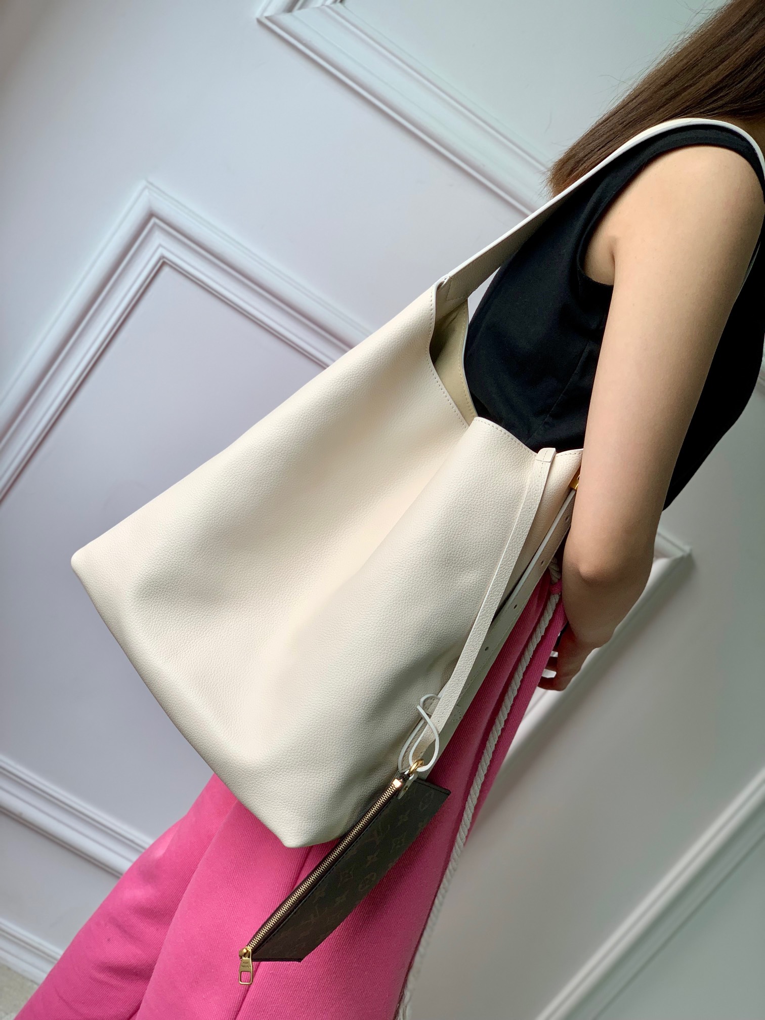 激安通販のルイヴィトンバッグ 偽物人気シリーズ Low Key Hobo_1