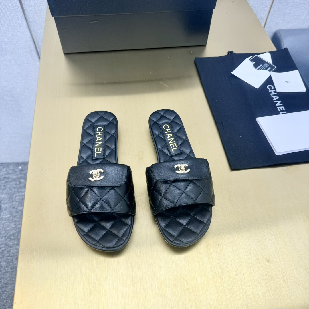 海外セレブ定番愛用アウトレットシャネル サンダル 偽物 特注の編み紐 羊革のインソール_5