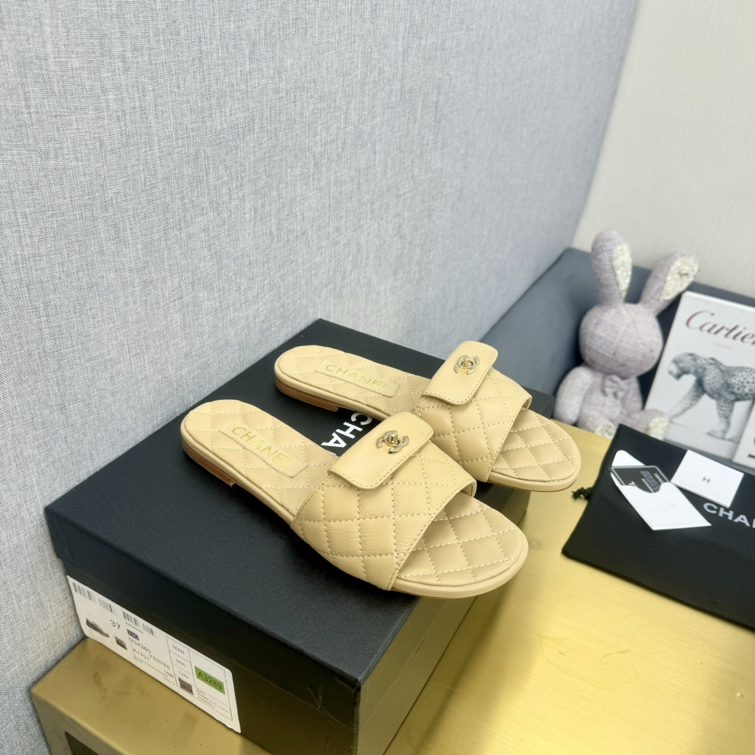 センスアップ！最前線2024春夏サンダルシャネル スーパーコピー スクエアトゥデザイン トレンド感_3