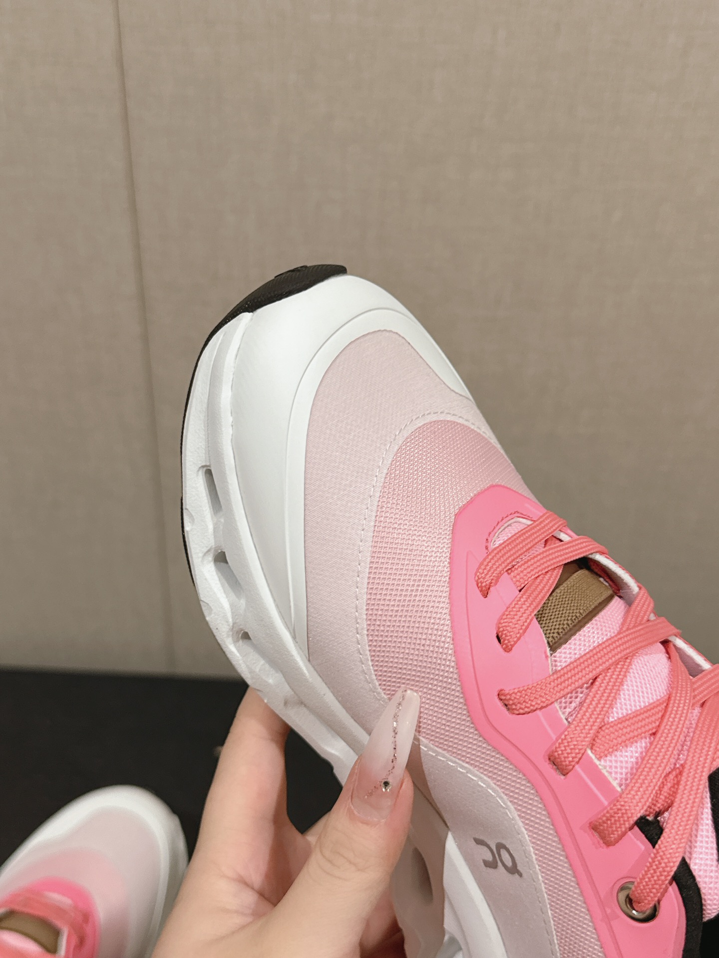 【今期の売れ筋アイテム】靴 ロエベスーパーコピーコラボレーション 軽量で通気性抜群_5