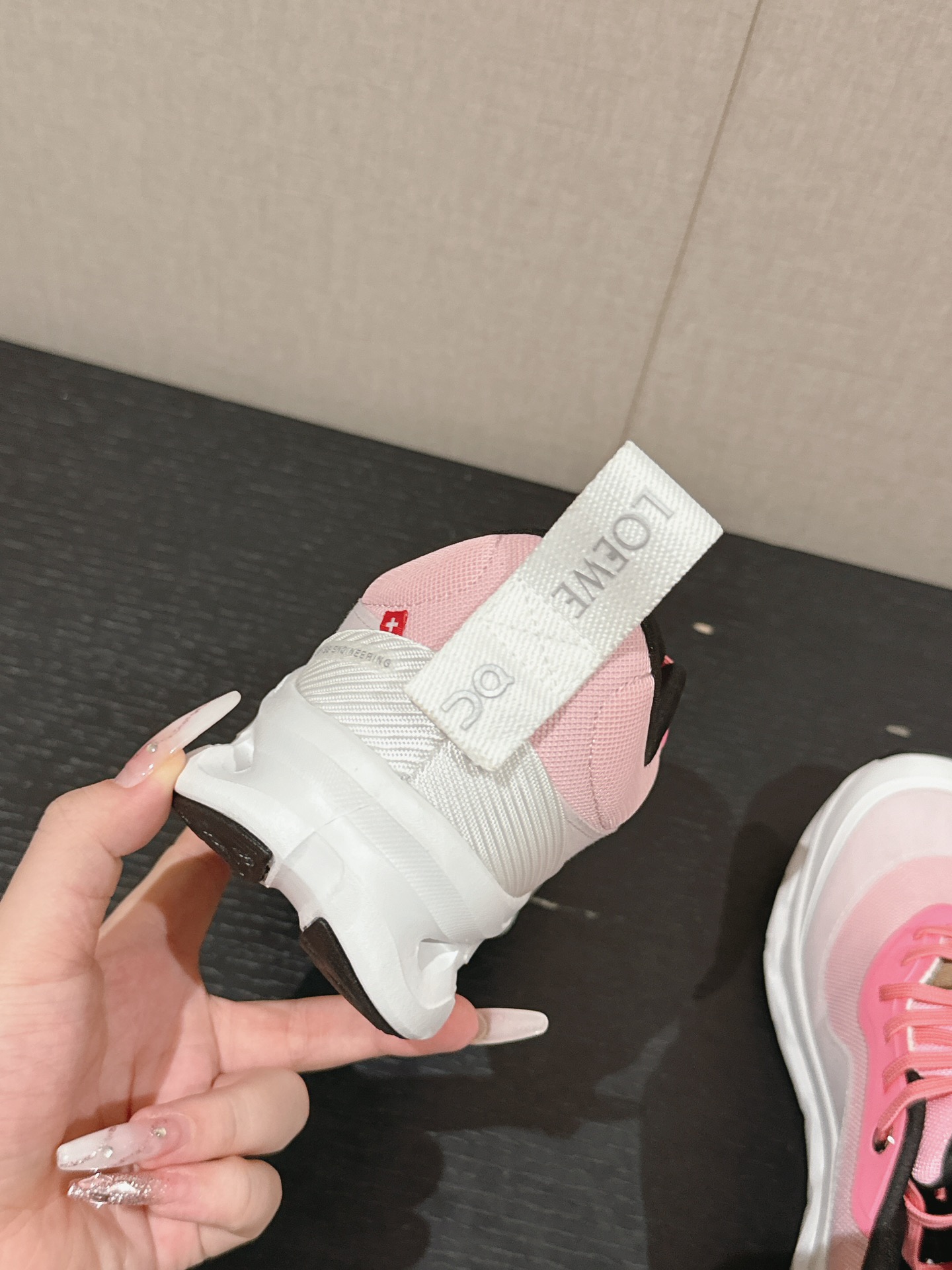 【今期の売れ筋アイテム】靴 ロエベスーパーコピーコラボレーション 軽量で通気性抜群_6