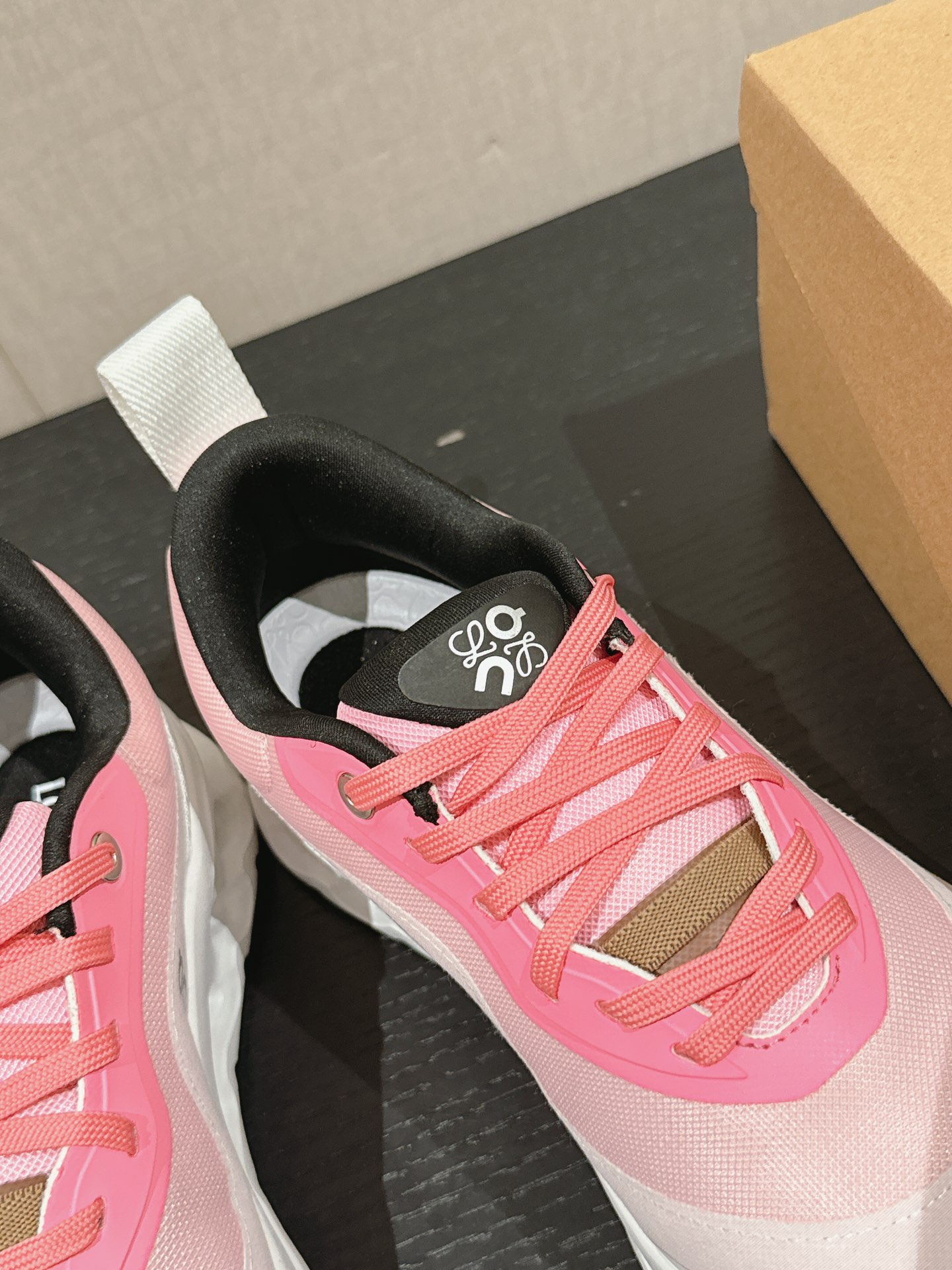 【今期の売れ筋アイテム】靴 ロエベスーパーコピーコラボレーション 軽量で通気性抜群_7
