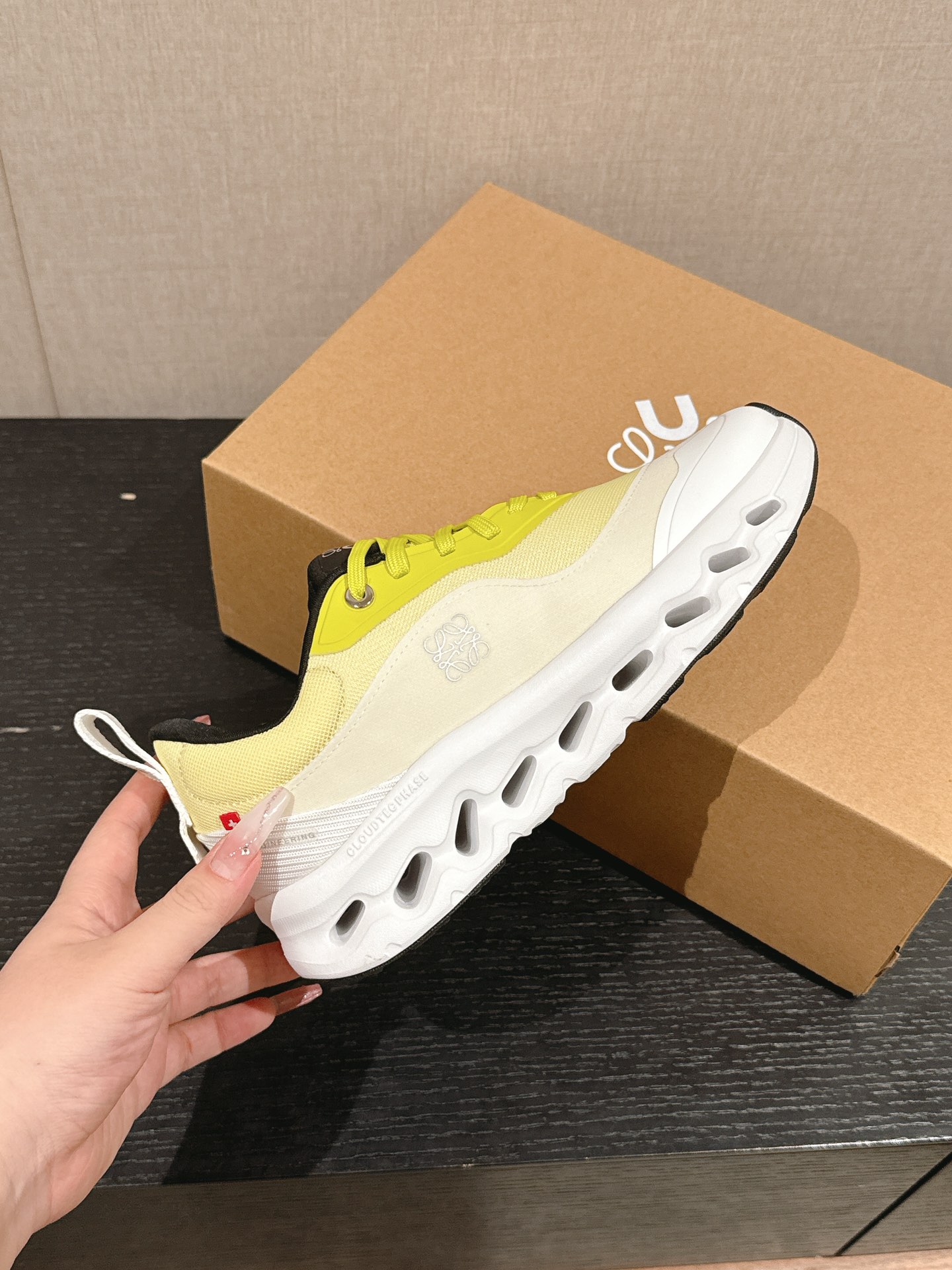 【先行予約】激安一番安いロエベ スニーカー 新作コピーコラボレーション 軽量で通気性抜群_5