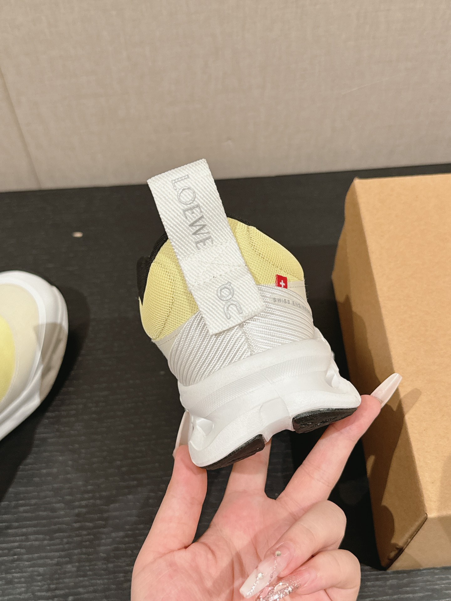【先行予約】激安一番安いロエベ スニーカー 新作コピーコラボレーション 軽量で通気性抜群_6