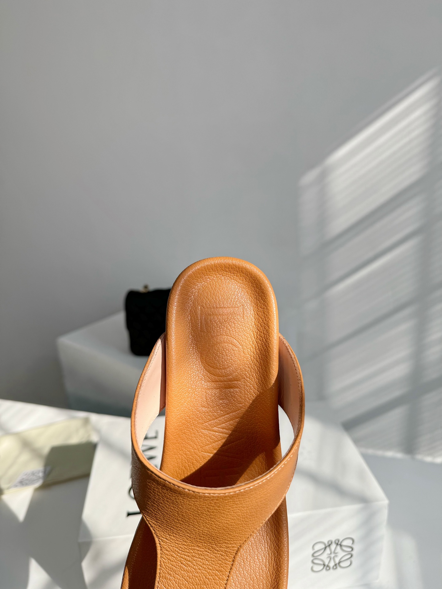 お買いセールロエベサンダルレディーススーパーコピー本革を使用 4cmヒールの高さ_5