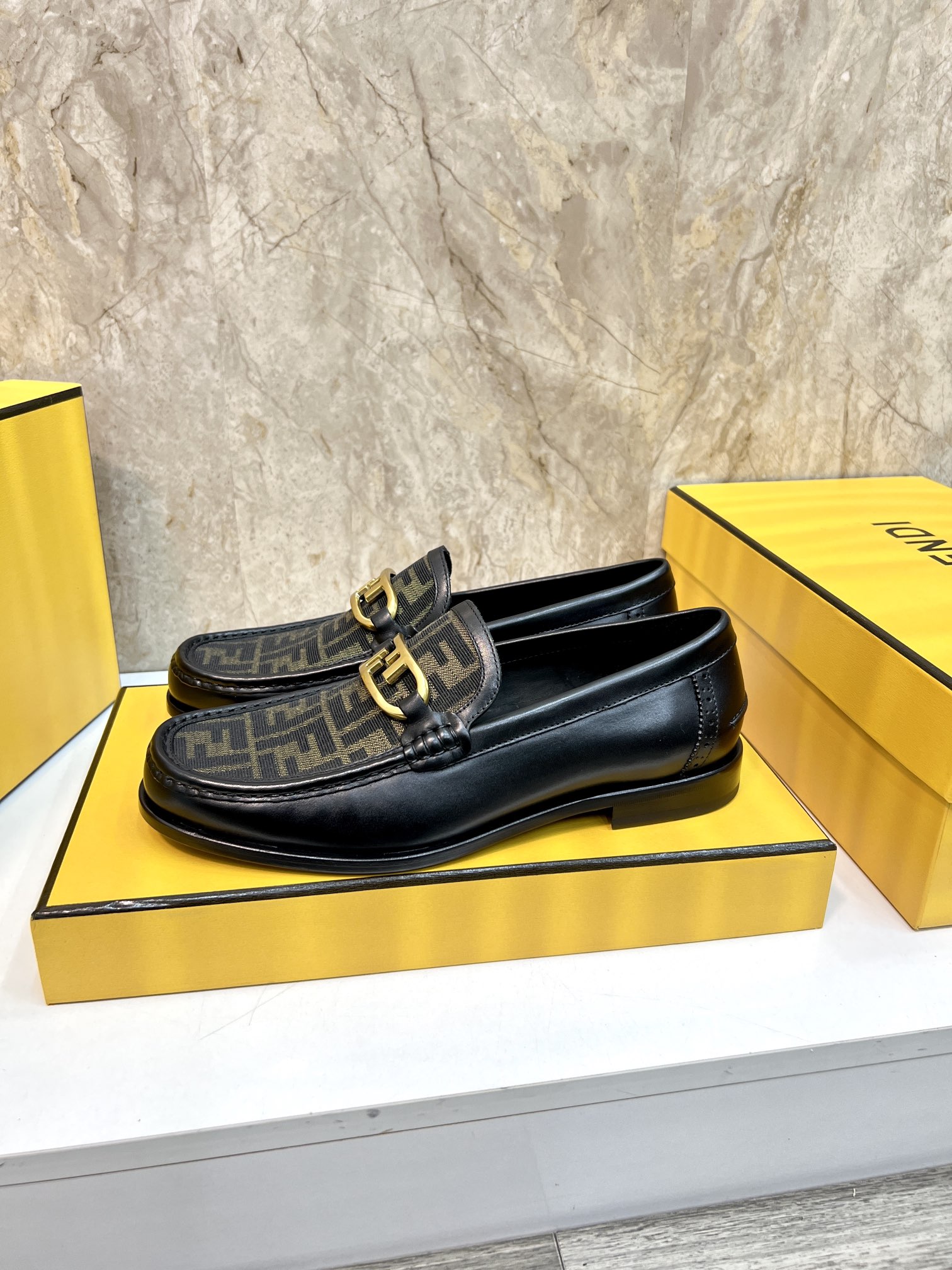 fendi ローファースーパーコピー ビジネスシューズ 本革 通勤 レザー 紳士 日常 抗菌防臭 メンズ ブラック_2