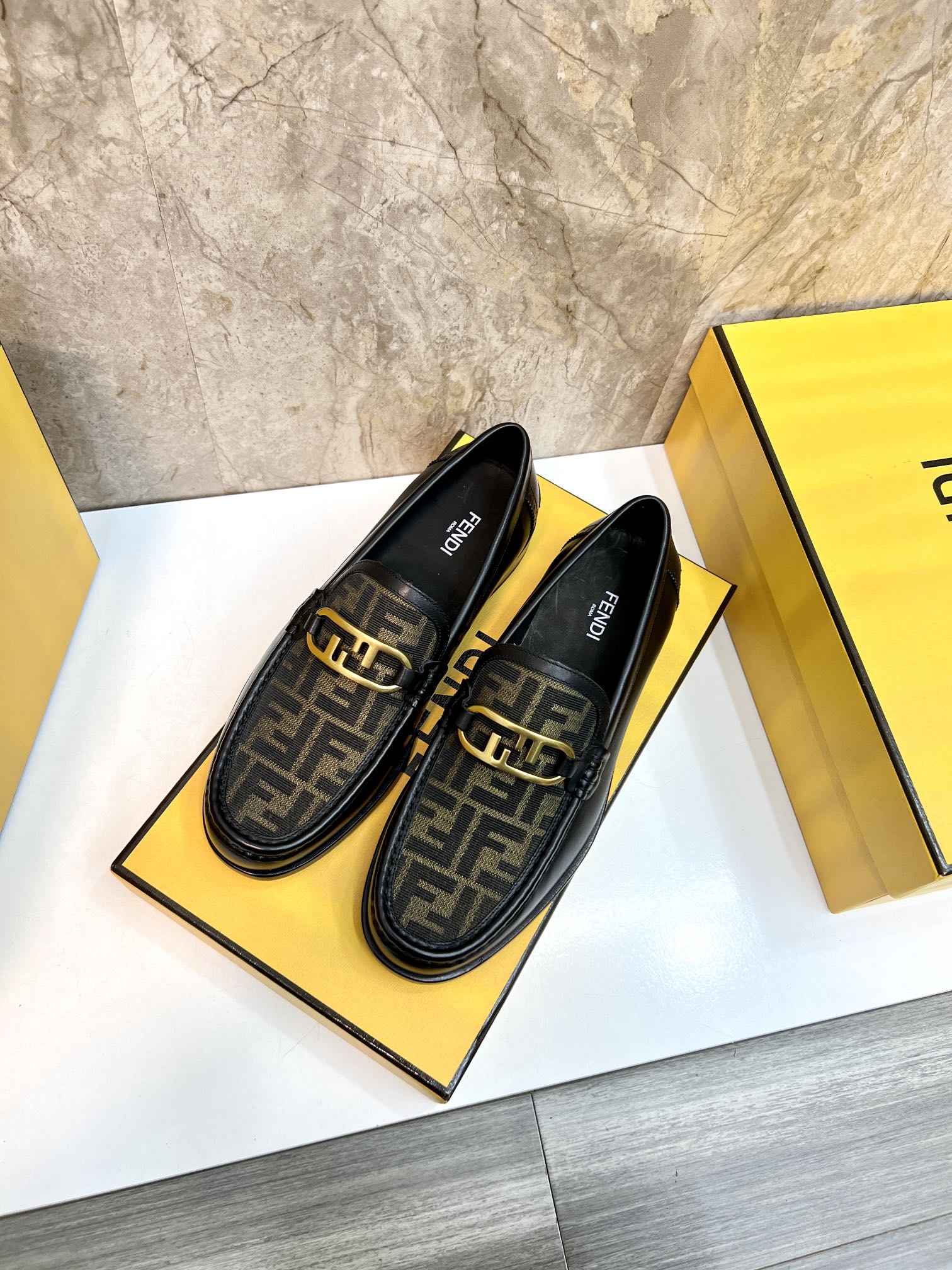 fendi ローファースーパーコピー ビジネスシューズ 本革 通勤 レザー 紳士 日常 抗菌防臭 メンズ ブラック_3