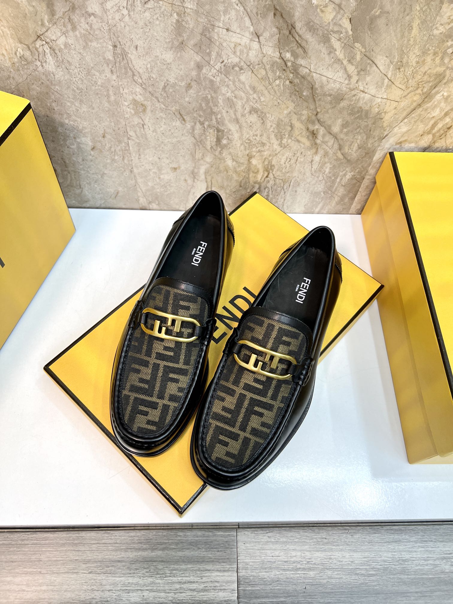 fendi ローファースーパーコピー ビジネスシューズ 本革 通勤 レザー 紳士 日常 抗菌防臭 メンズ ブラック_5