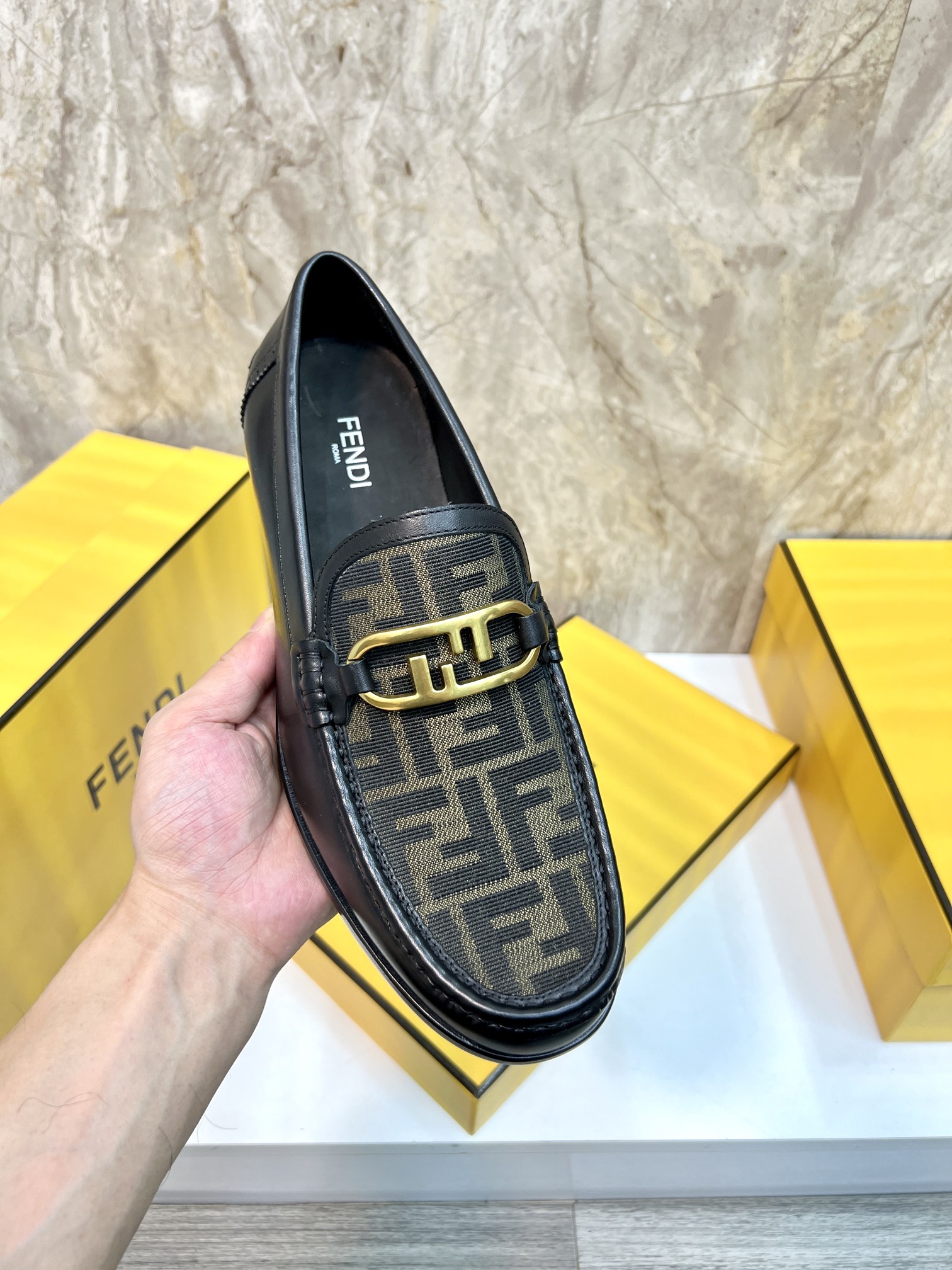 fendi ローファースーパーコピー ビジネスシューズ 本革 通勤 レザー 紳士 日常 抗菌防臭 メンズ ブラック_6