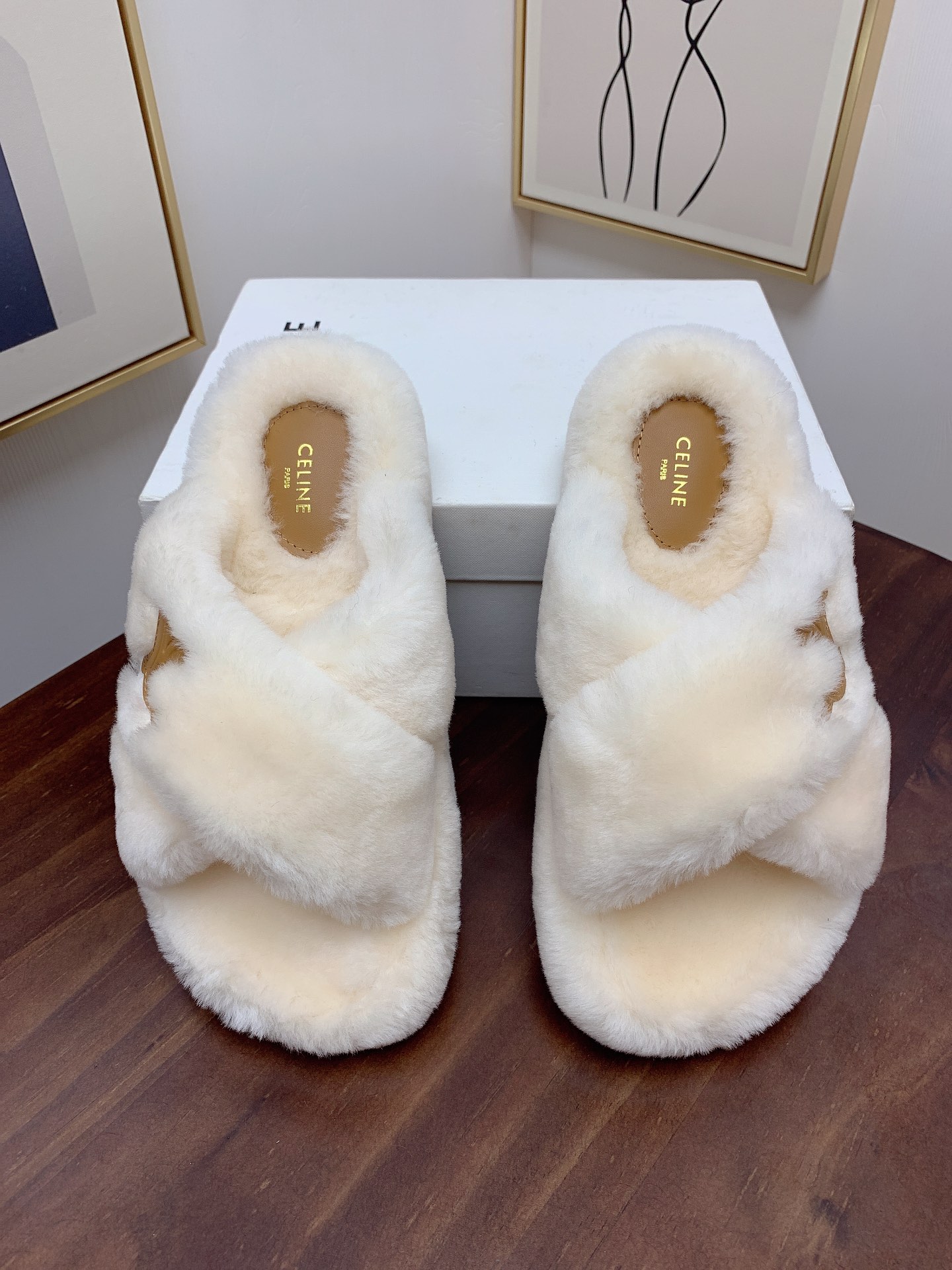 人気流行品 セリーヌ スリッポン偽物 サンダル ふんわり あるきやすい ロゴ ホワイト_4