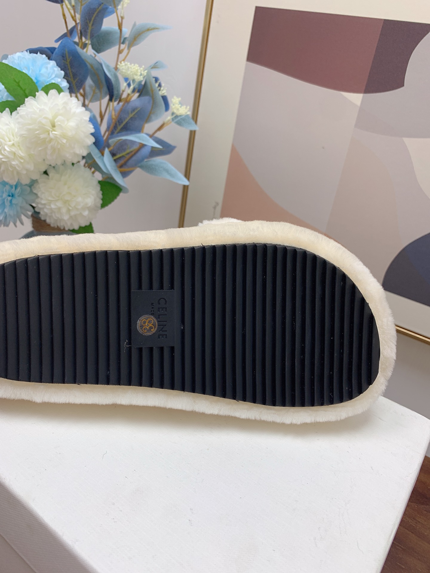 人気流行品 セリーヌ スリッポン偽物 サンダル ふんわり あるきやすい ロゴ ホワイト_9