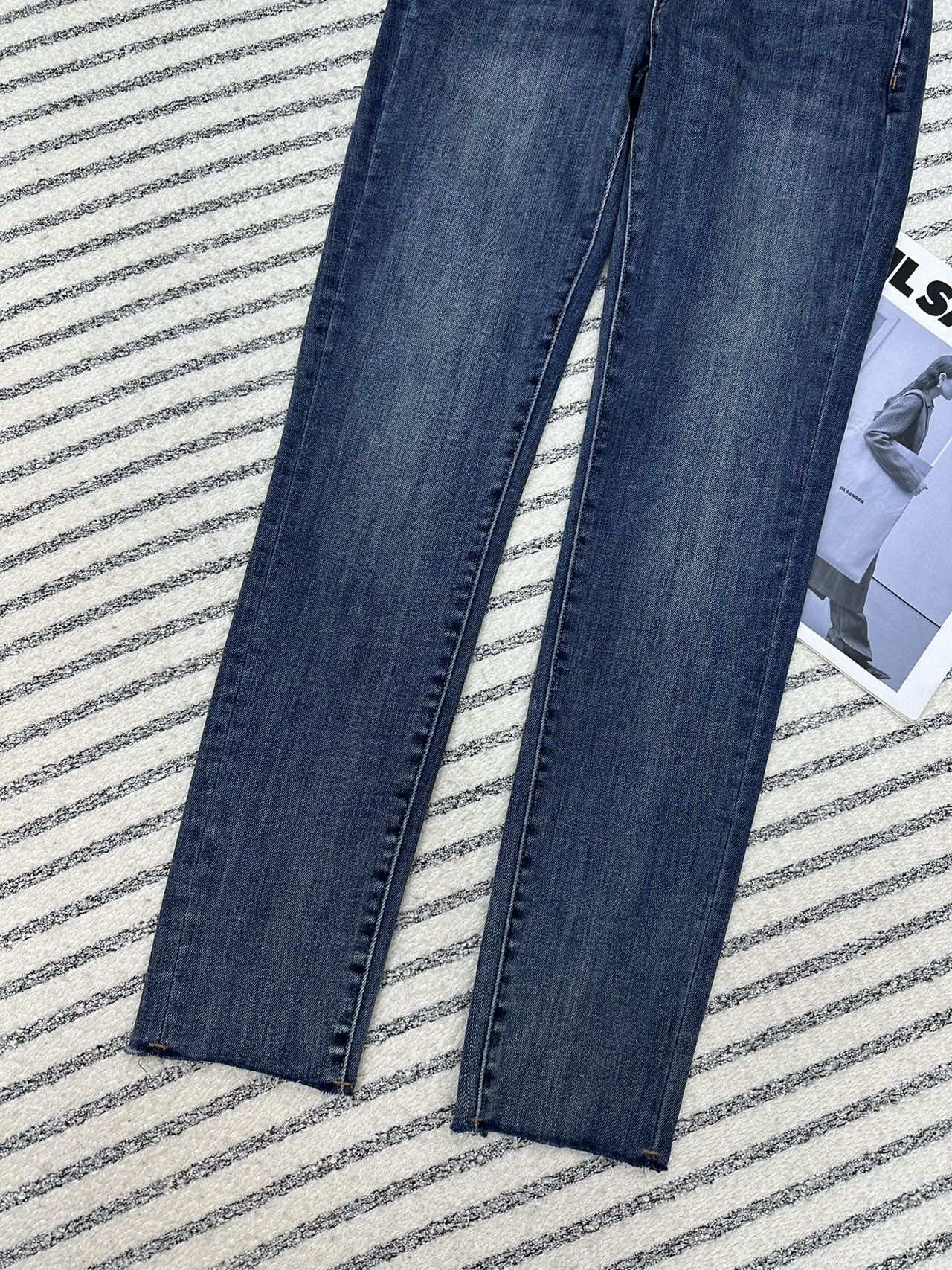 目を引く存在感 プラダジーンズバッグコピー カジュアルパンツ ロゴ刺繍 美脚 ズボン デニム ブルー_2