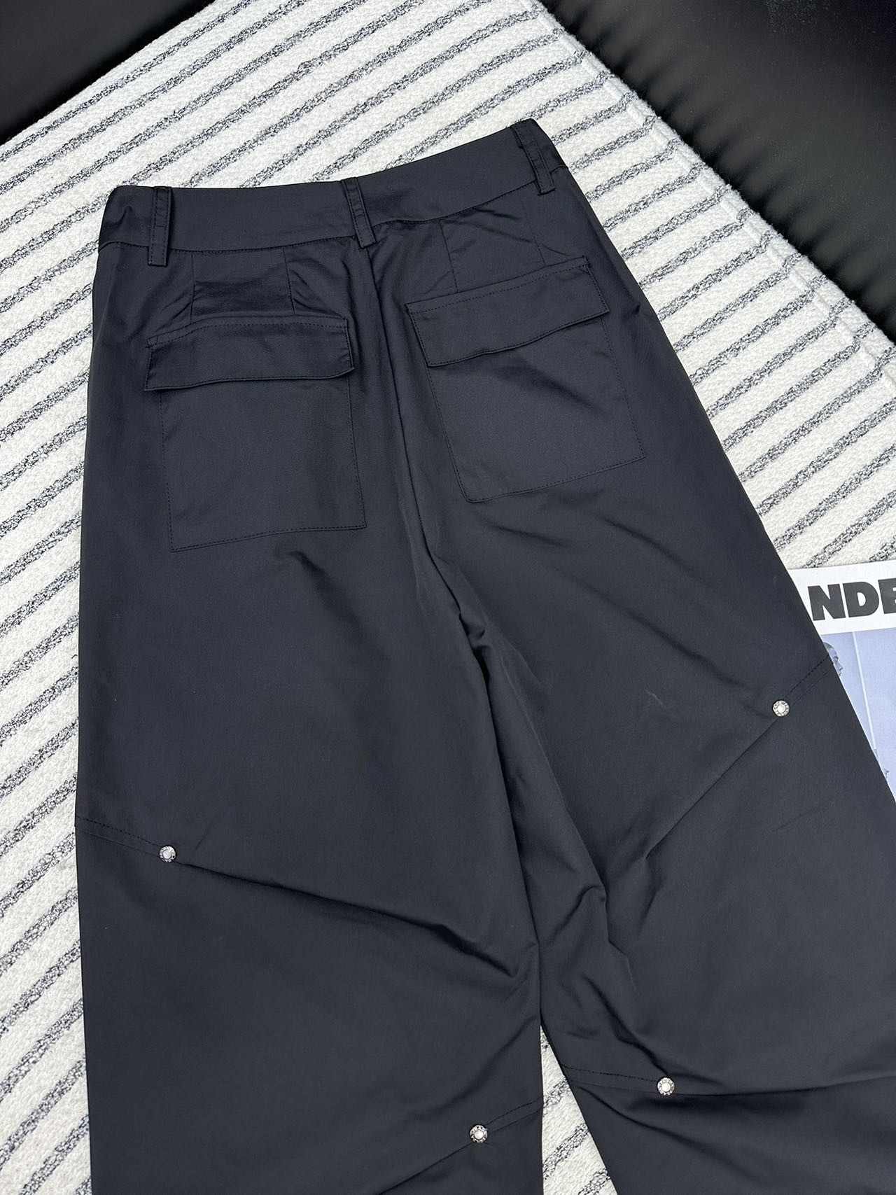 プラダ メンズ ズボンＮ級品 カジュアルズボン ゆったり 筒形 柔らかい 冬パンツ ブラック_8