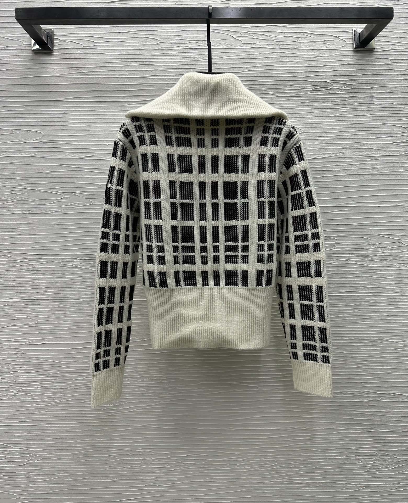 ルイヴィトン 黒セーターコピー 柔らかい トップス ニットアウター 厚い 格子模様 ブラック_7