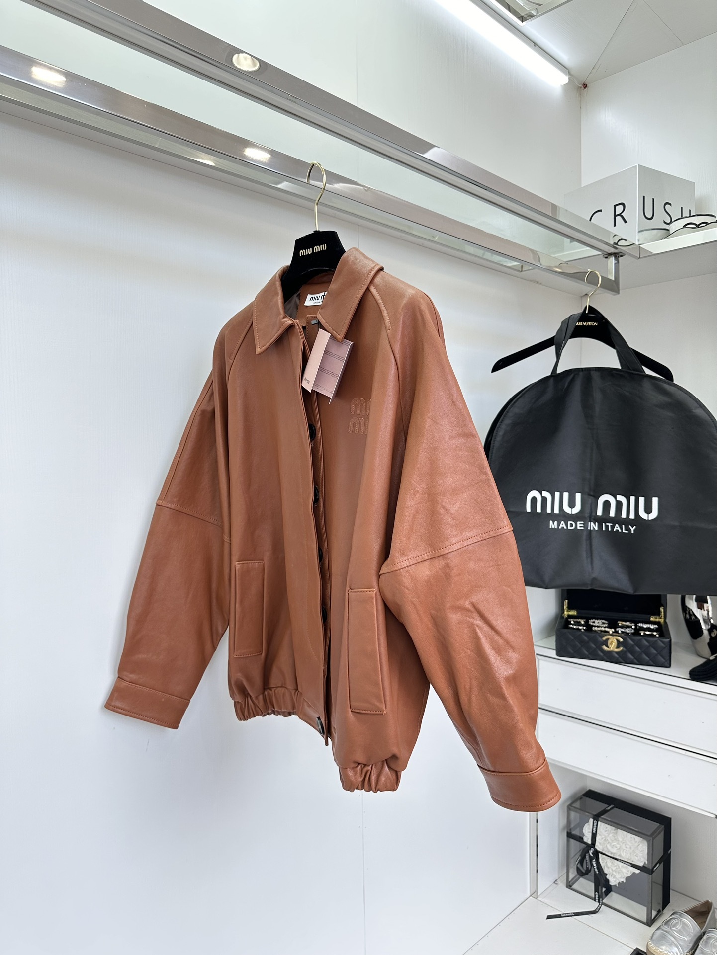 miumiu アウタースーパーコピー トップス ジャケット 防風 レザー 野球服 シンプル ファッション 柔軟 レッド_3