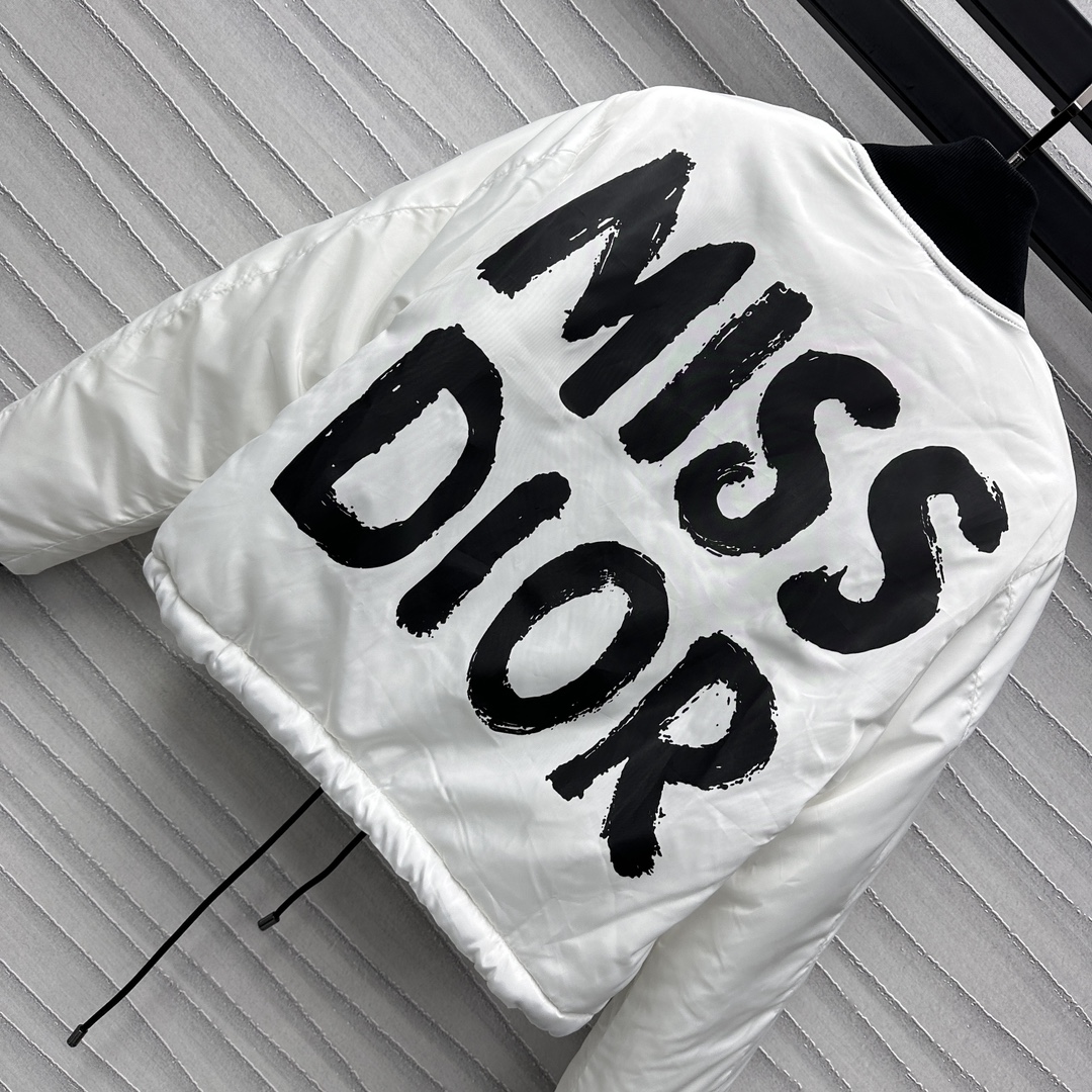 最新の2024年 DIORテディジャケット とはコピー トップス アウター 暖かい 保温 プリント 純綿 ホワイト_9