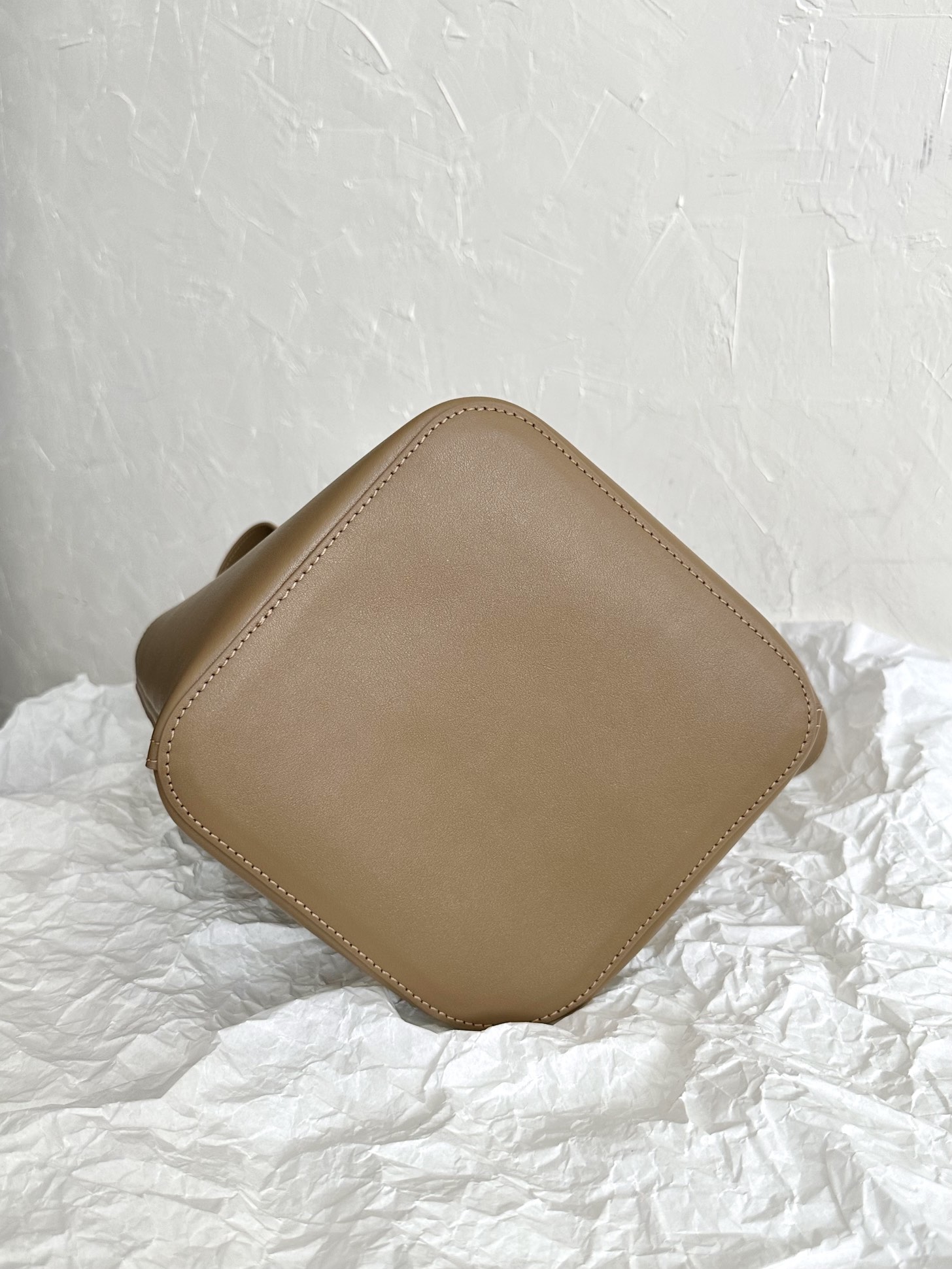 人気販売 loewe バッグ激安通販 斜め掛けバッグ レザー 本革 Ｍサイズ 柔軟の革 ブラウン_3